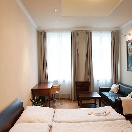 Velky Apartman Bratislava Buitenkant foto
