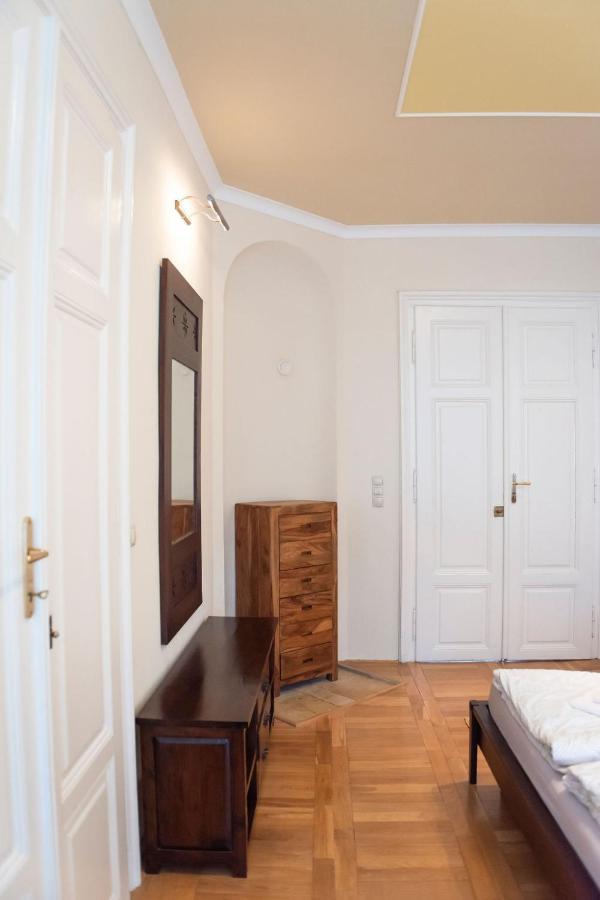 Velky Apartman Bratislava Buitenkant foto