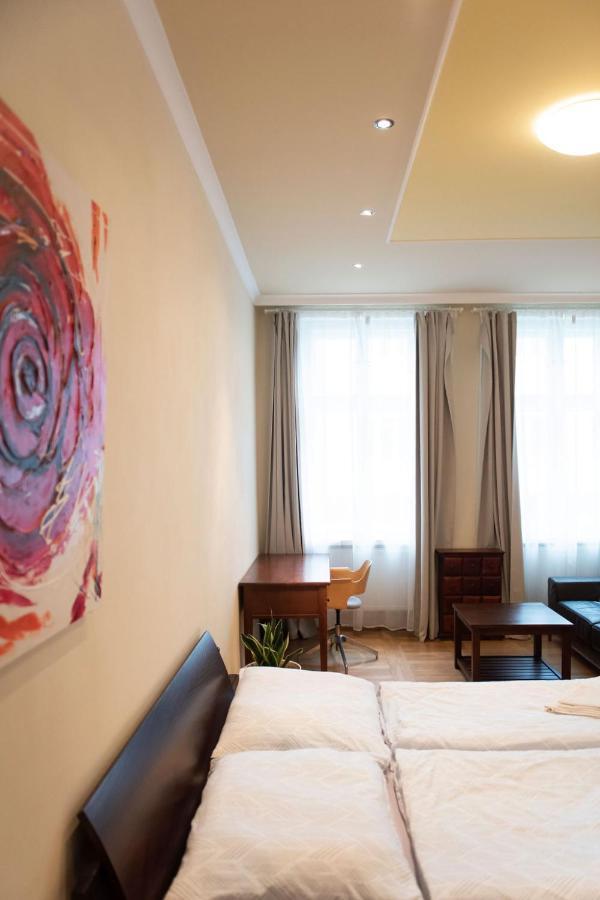 Velky Apartman Bratislava Buitenkant foto