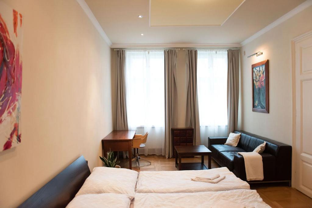 Velky Apartman Bratislava Buitenkant foto