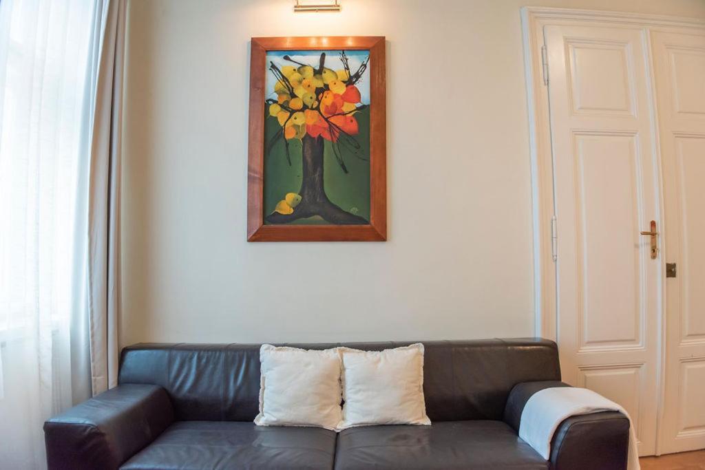 Velky Apartman Bratislava Buitenkant foto