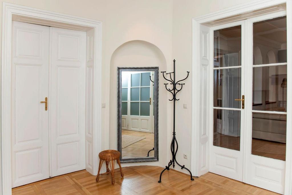 Velky Apartman Bratislava Buitenkant foto