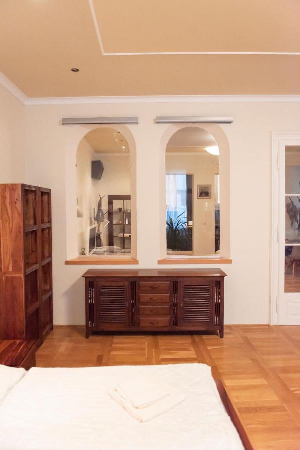 Velky Apartman Bratislava Buitenkant foto