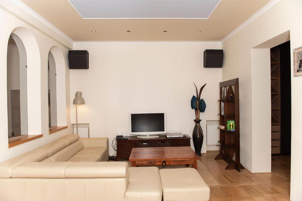Velky Apartman Bratislava Buitenkant foto