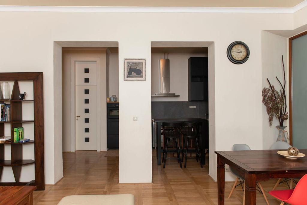 Velky Apartman Bratislava Buitenkant foto