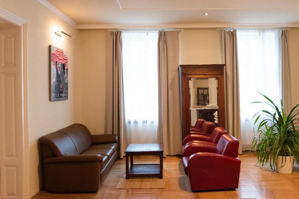 Velky Apartman Bratislava Buitenkant foto