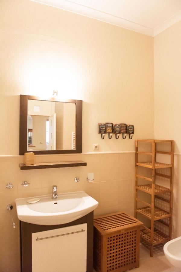 Velky Apartman Bratislava Buitenkant foto