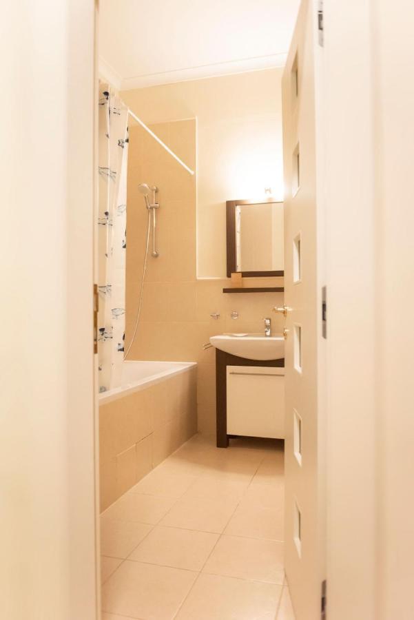 Velky Apartman Bratislava Buitenkant foto
