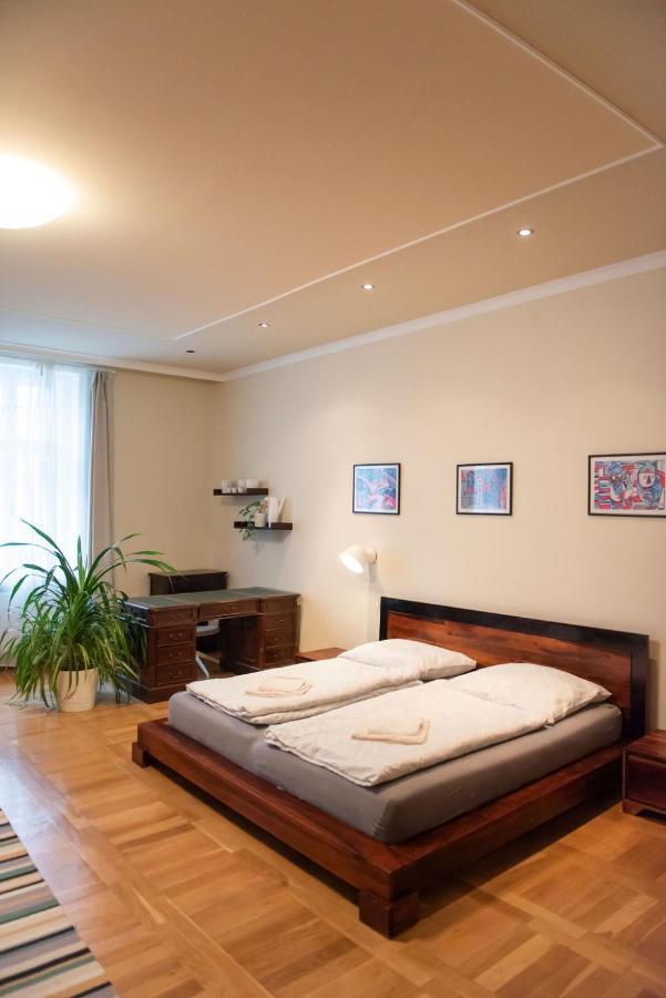Velky Apartman Bratislava Buitenkant foto